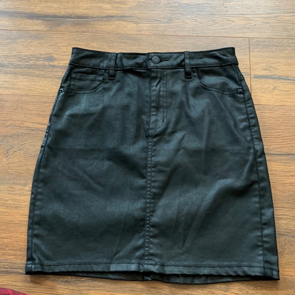 Dynamite black skirt